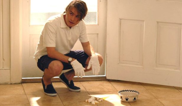 Man skal ikke græde over spildt mælk, men man skal skrige ved synet af knuste æg. I "Funnt games" starter mareridtet med knuste æggeskaller og splattede blommer - snart går der ud over mennesker.