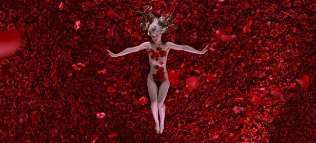 Bogstaveligt talt et drømmesyn med Mena Suvari i American Beauty